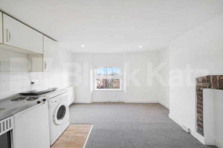 Top floor one bedroom apartment near Brixton Upper Tulse Hill, Brixton
